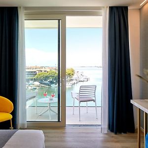 Suite Hot Tub Lagoon View